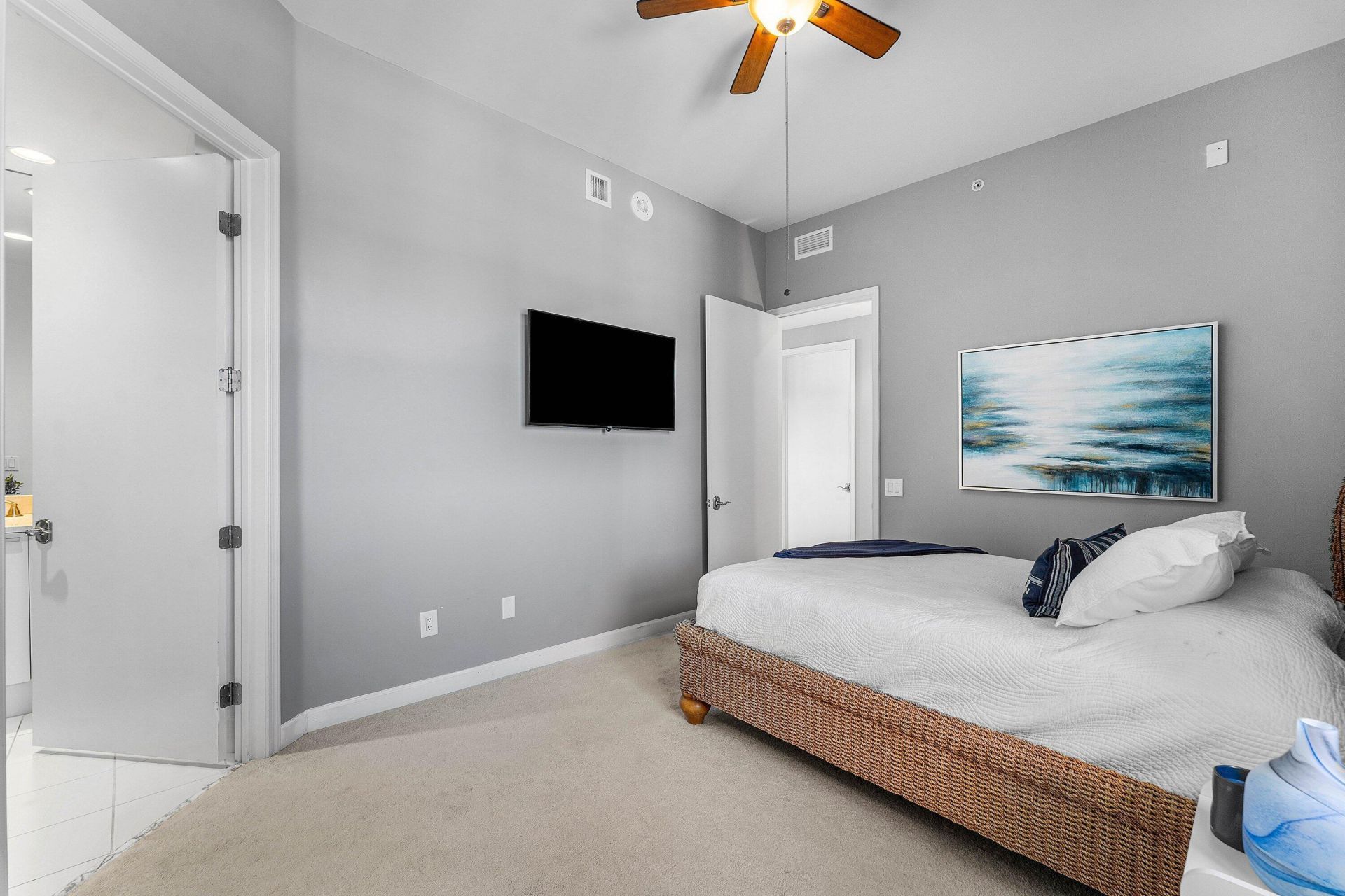 2640 Lake Shore Drive, Unit 2215, Riviera Beach, FL 33404 Photo