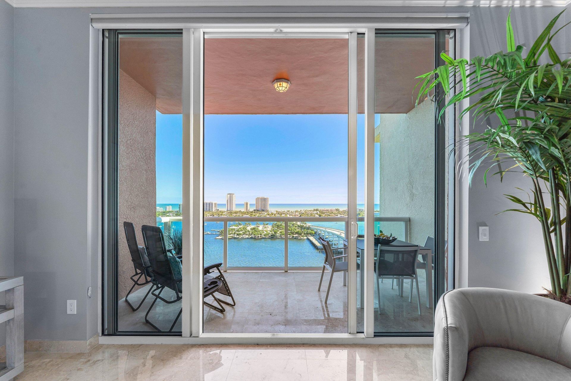 2640 Lake Shore Drive, Unit 2215, Riviera Beach, FL 33404 Photo
