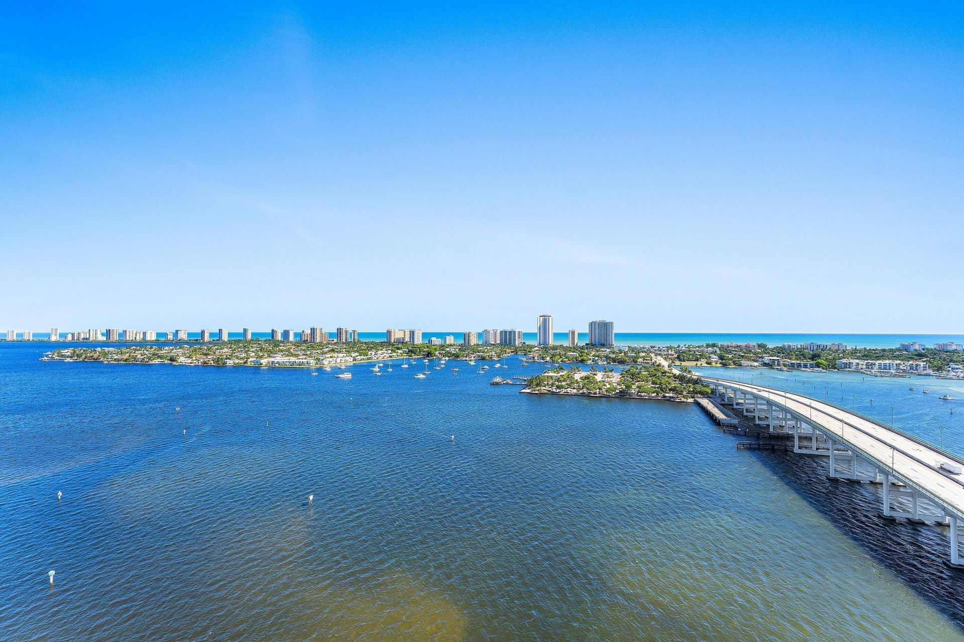 2640 Lake Shore Drive, Unit 2215, Riviera Beach, FL 33404 Photo