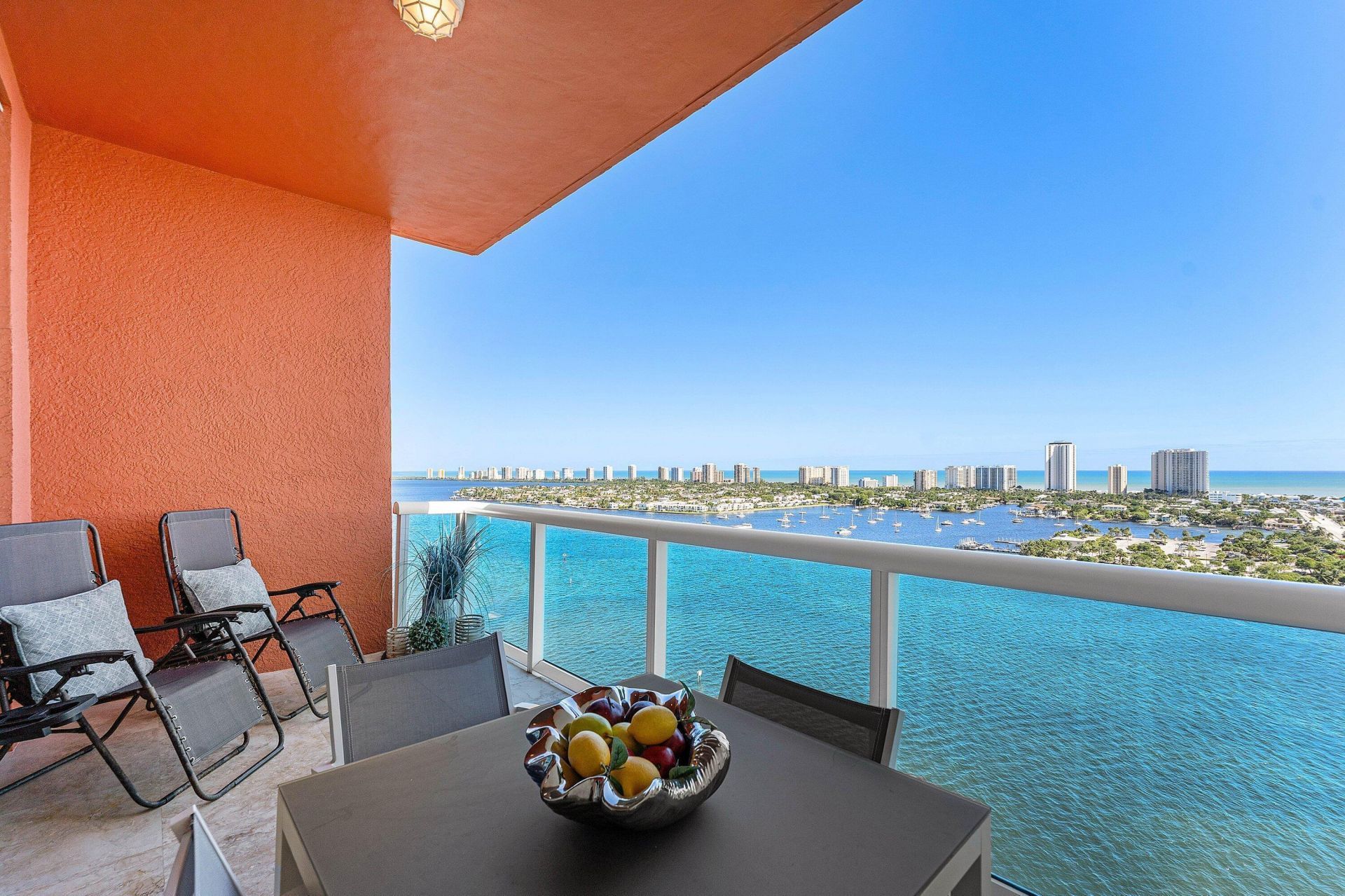 2640 Lake Shore Drive, Unit 2215, Riviera Beach, FL 33404 Photo