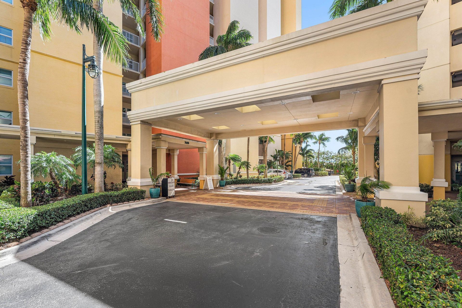 2640 Lake Shore Drive, Unit 2215, Riviera Beach, FL 33404 Photo