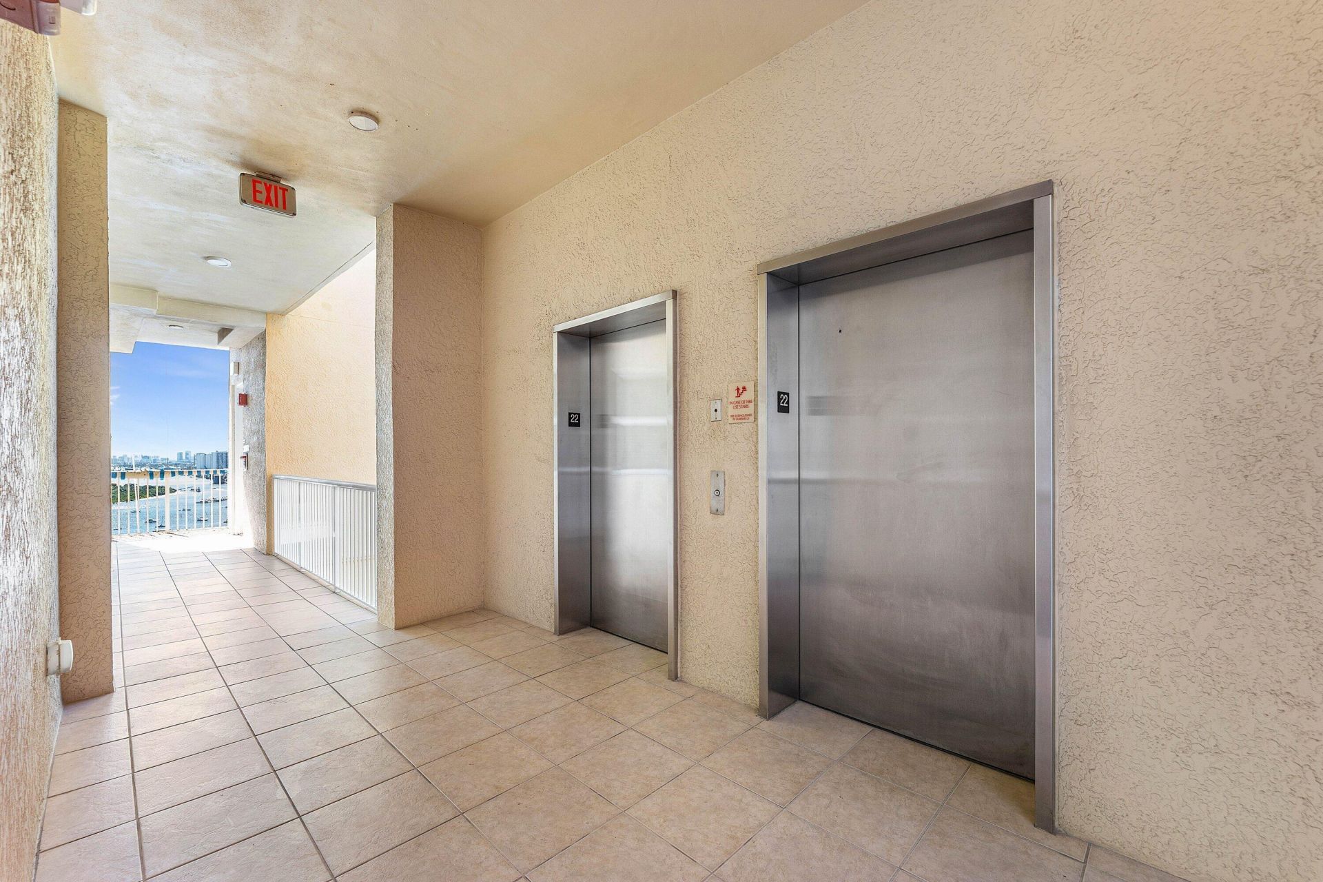 2640 Lake Shore Drive, Unit 2215, Riviera Beach, FL 33404 Photo