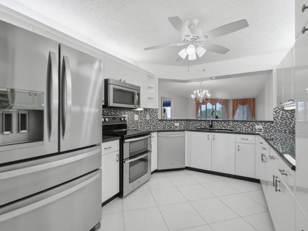 7649 E Granville Drive, Unit 301, Tamarac, FL 33321