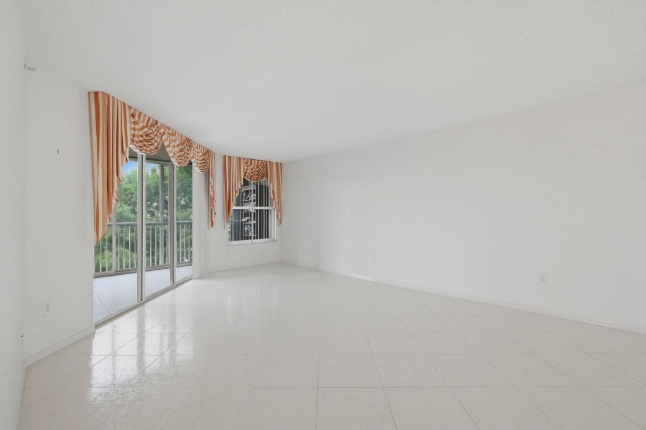 7649 E Granville Drive, Unit 301, Tamarac, FL 33321 Photo