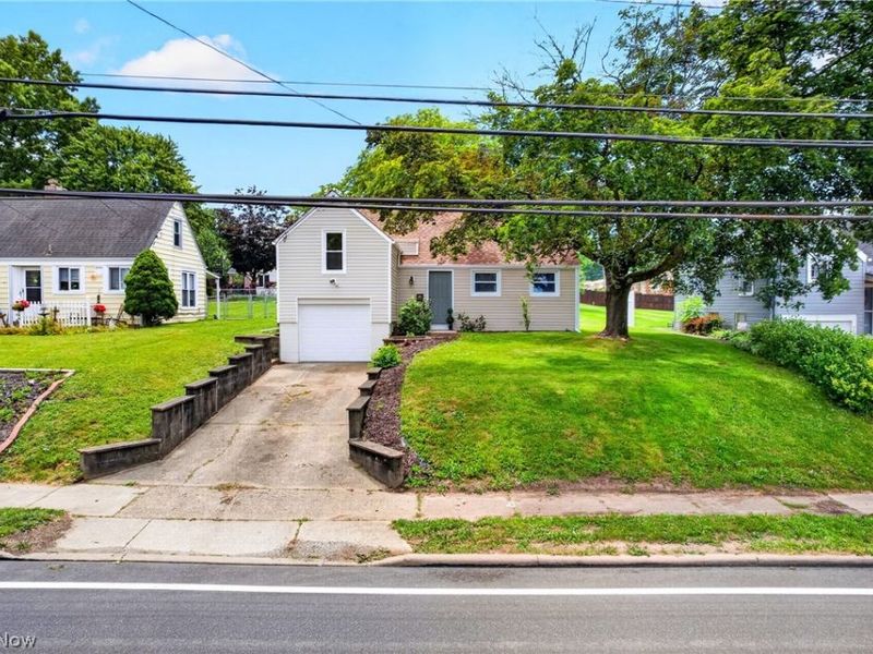 2747 Lincoln Way NW, Massillon, OH 44647 Photo 2
