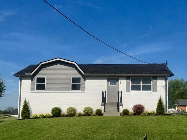 708 Volunteer Dr , White House, TN 37188
