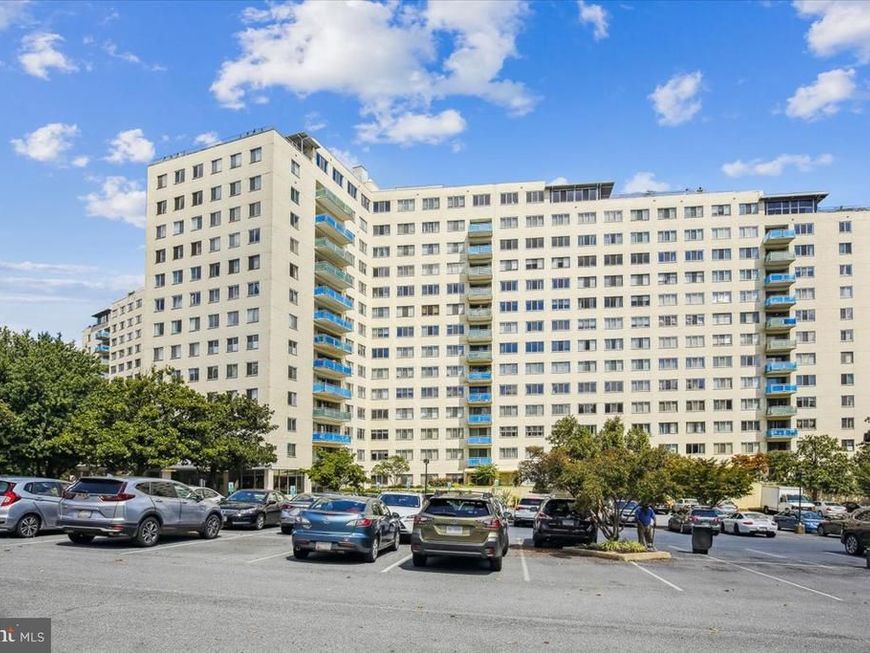 10201 Grosvenor Place, Unit 1205, North Bethesda, MD 20852 Main Photo
