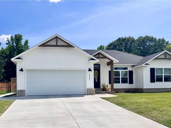 2405 Logan Court , Russellville, AR 72801