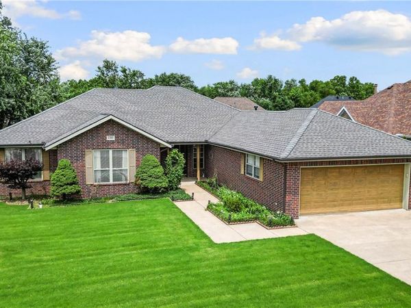 1300 N Oriole Avenue , Rogers, AR 72756