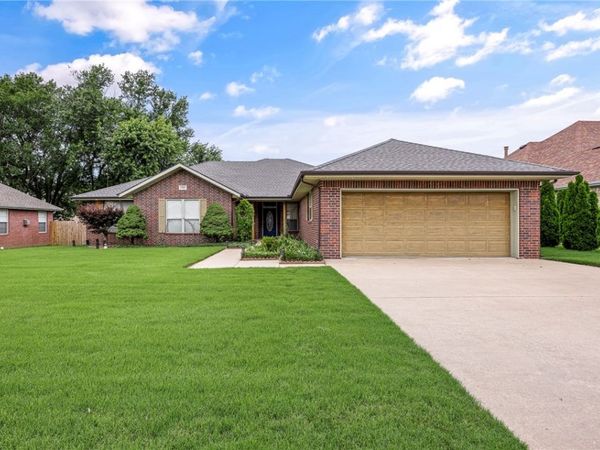1300 N Oriole Avenue , Rogers, AR 72756