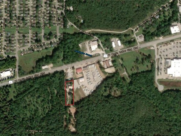1620 S Hanshew Road, Fayetteville, AR 72701