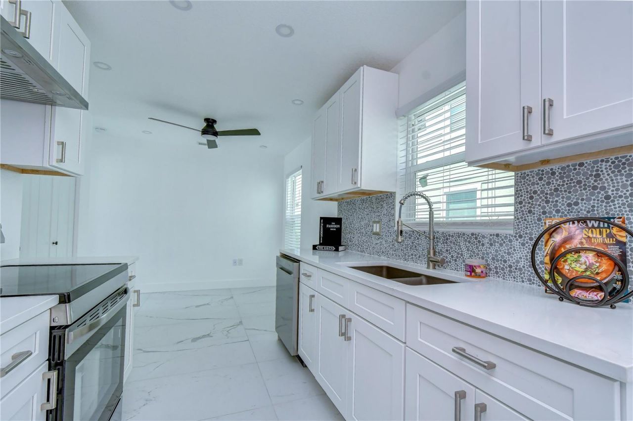 222 8th Avenue Drive W, Bradenton, FL 34205 Photo