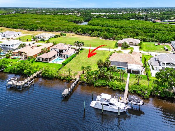 205 SE Fiore Bello, Port St. Lucie, FL 34952