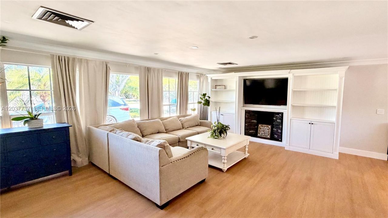 2409 Bayview Dr, Fort Lauderdale, FL 33305 Photo