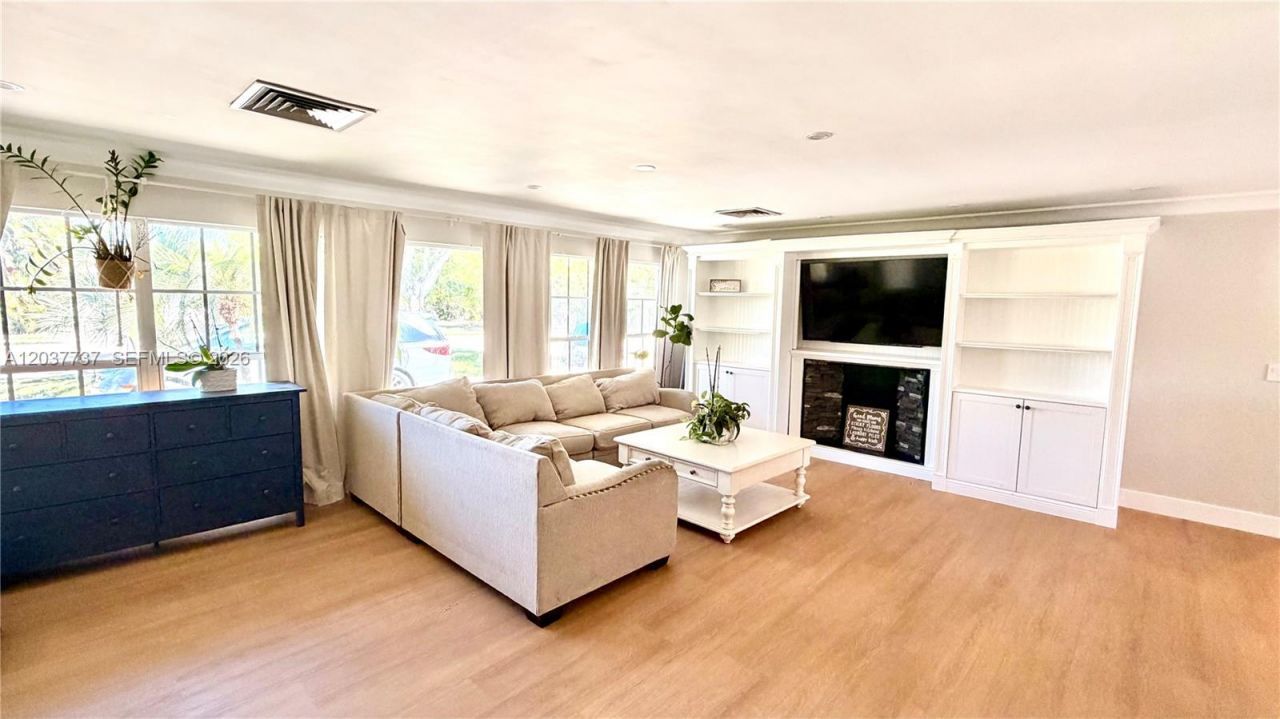 2409 Bayview Dr, Fort Lauderdale, FL 33305 Photo