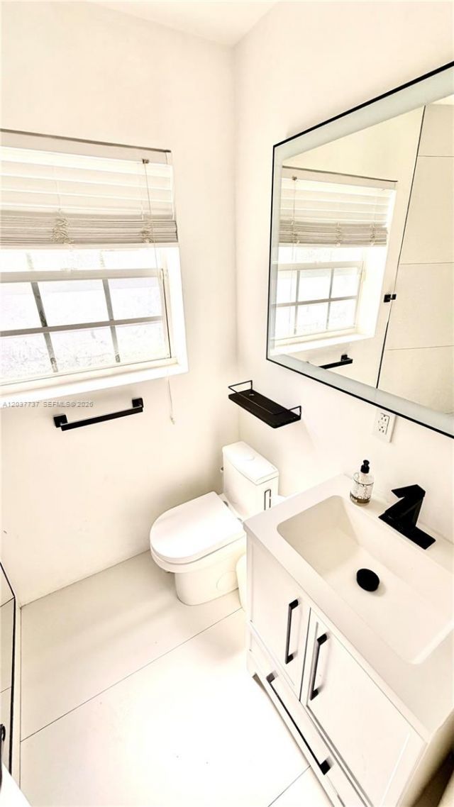 2409 Bayview Dr, Fort Lauderdale, FL 33305 Photo