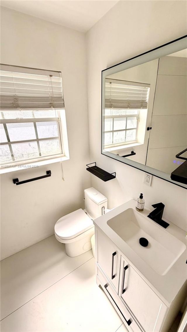 2409 Bayview Dr, Fort Lauderdale, FL 33305 Photo