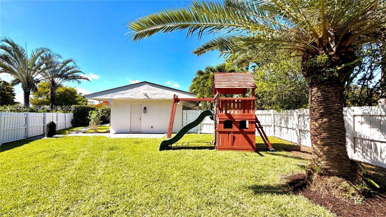 2409 Bayview Dr, Fort Lauderdale, FL 33305 Photo