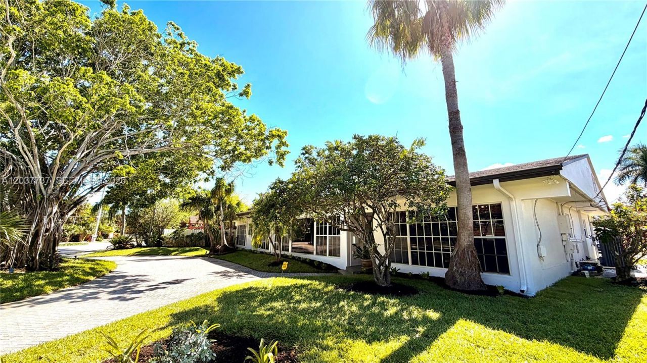 2409 Bayview Dr, Fort Lauderdale, FL 33305 Photo