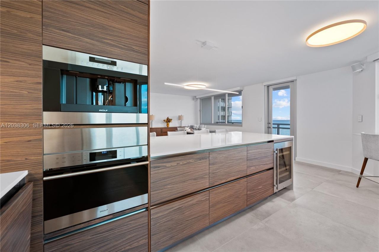 7135 Collins Ave , Unit 1216, Miami Beach, FL 33141 Photo