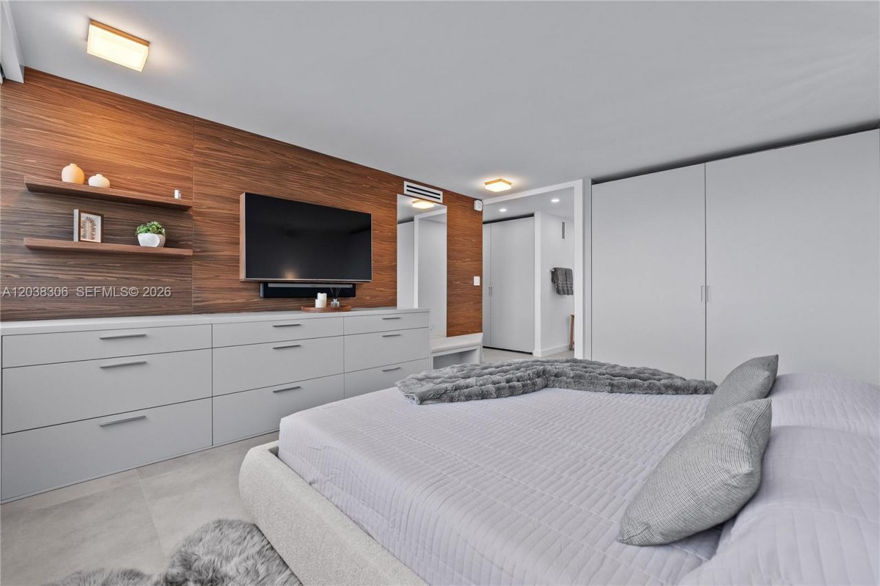 7135 Collins Ave , Unit 1216, Miami Beach, FL 33141 Photo