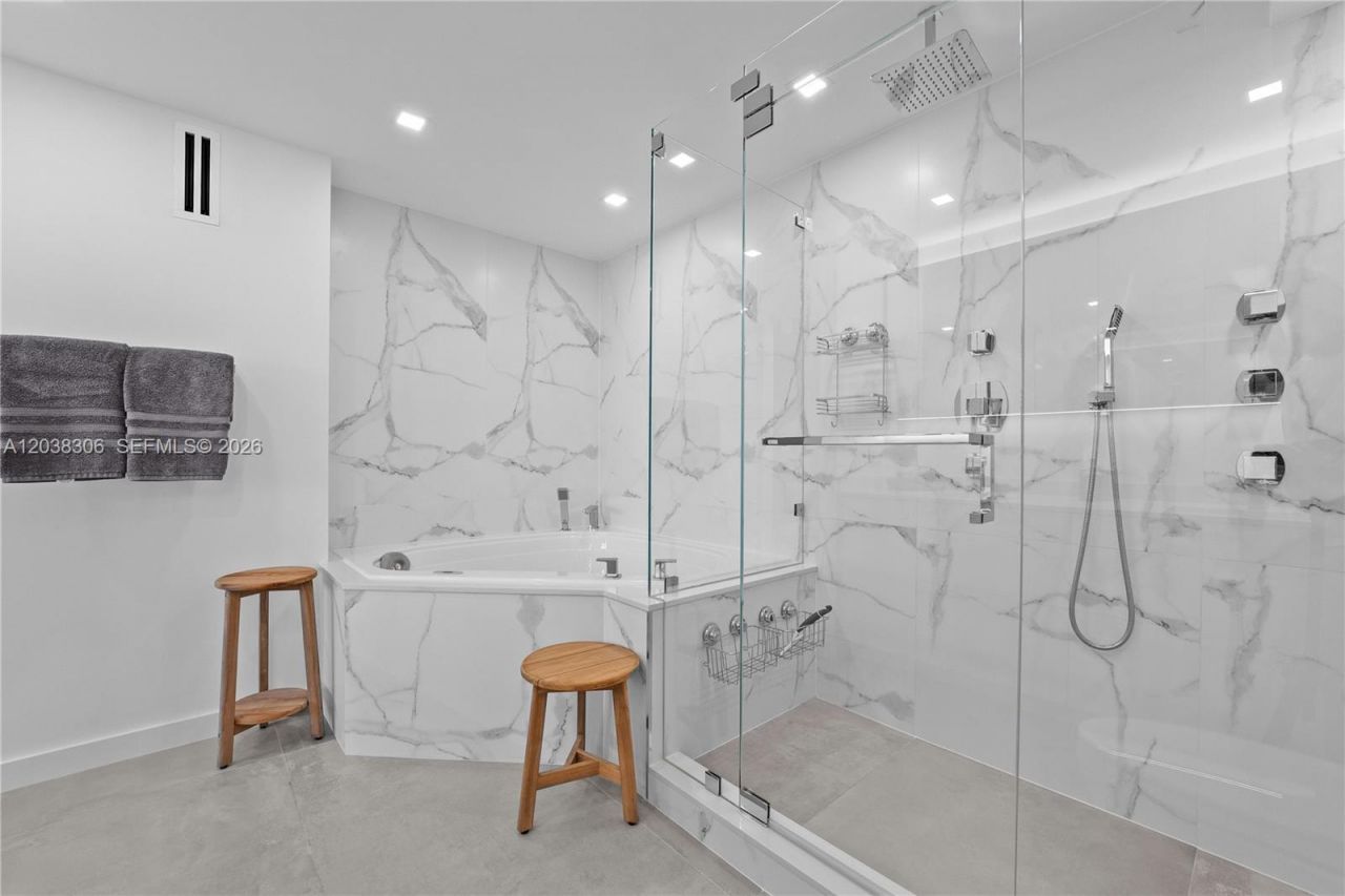 7135 Collins Ave , Unit 1216, Miami Beach, FL 33141 Photo
