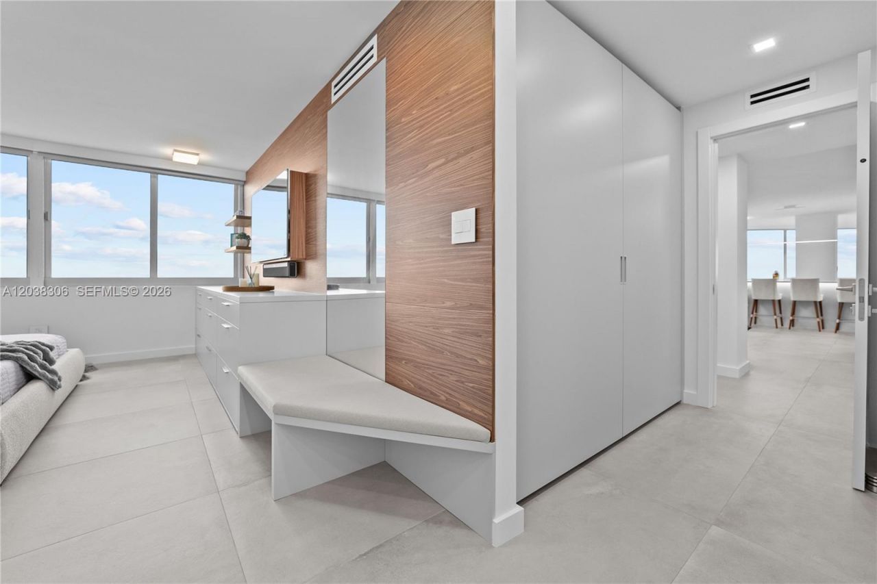 7135 Collins Ave , Unit 1216, Miami Beach, FL 33141 Photo