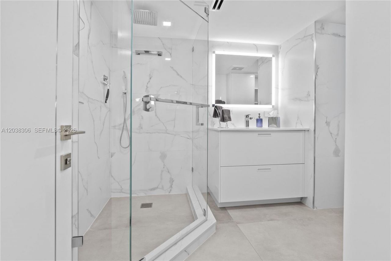 7135 Collins Ave , Unit 1216, Miami Beach, FL 33141 Photo