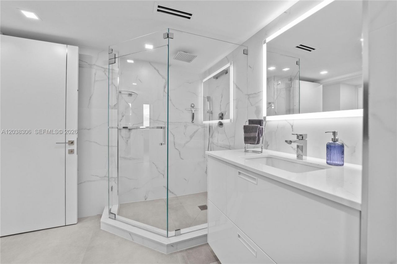 7135 Collins Ave , Unit 1216, Miami Beach, FL 33141 Photo