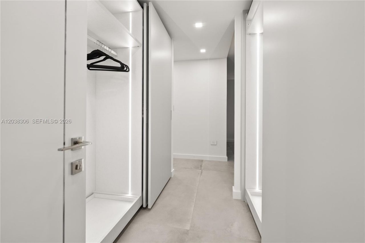 7135 Collins Ave , Unit 1216, Miami Beach, FL 33141 Photo