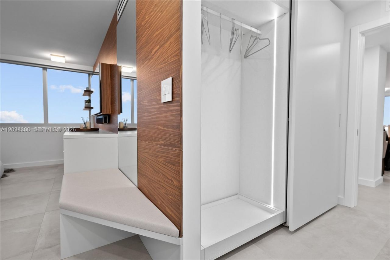 7135 Collins Ave , Unit 1216, Miami Beach, FL 33141 Photo