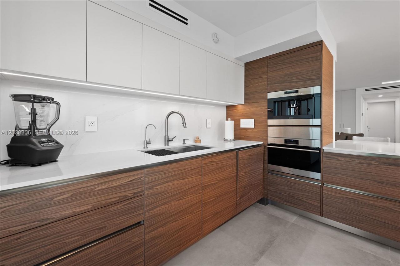 7135 Collins Ave , Unit 1216, Miami Beach, FL 33141 Photo