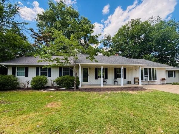 137 Peachtree Lane , Carbondale, IL 62902