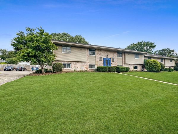 1342 S 14th Street , Unit B2, St. Charles, IL 60174