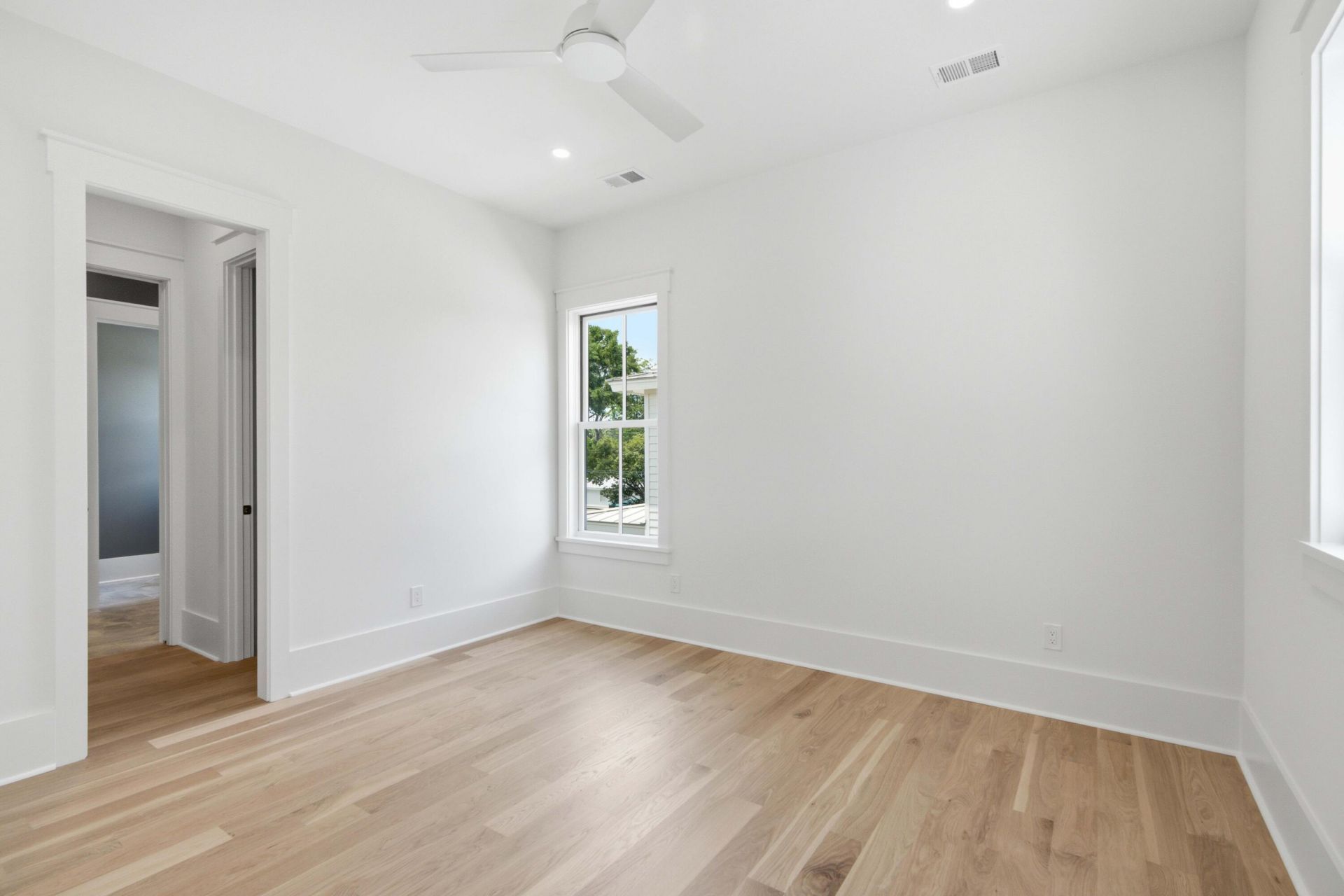 6 Vincent Drive Photo 22