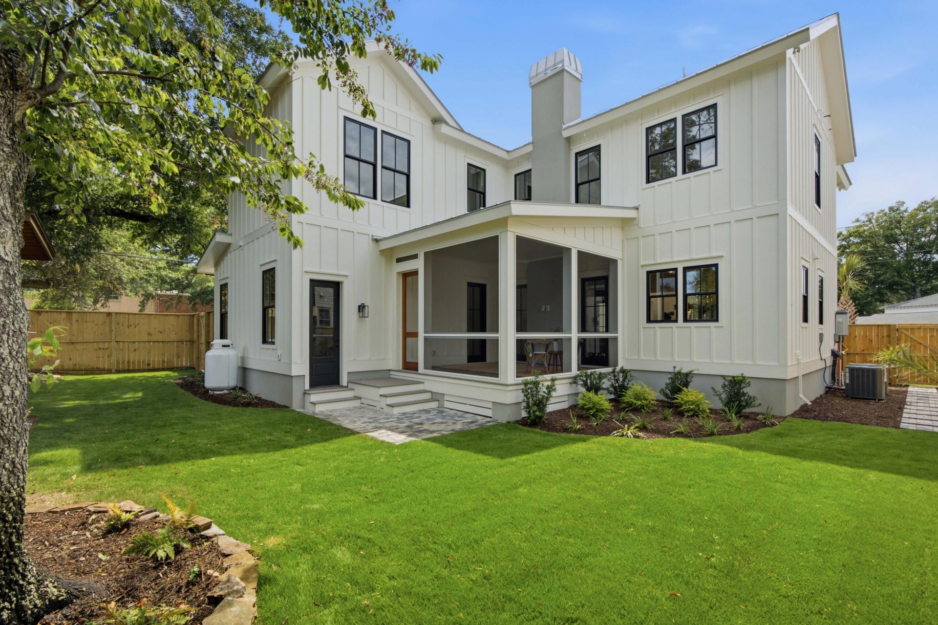 6 Vincent Drive Photo 51