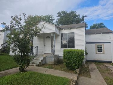 2713 35th Street , Fort Worth, TX 76106