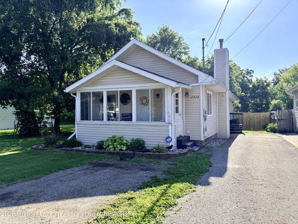 2826 Cynwood Street, Lansing, MI 48906