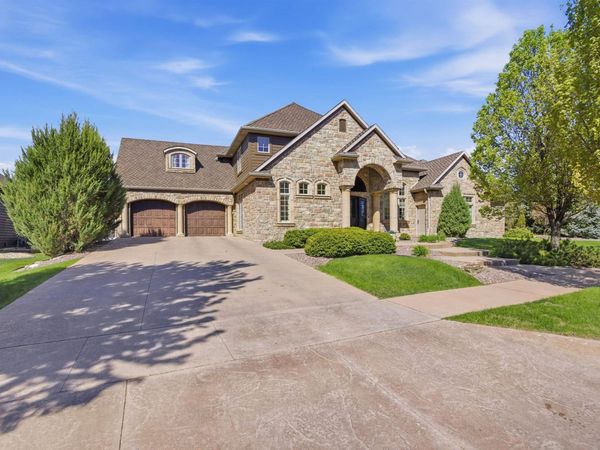 217 W 77th St, Sioux Falls, SD 57108