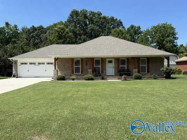 709 Cindy Street NE, Hartselle, AL 35640