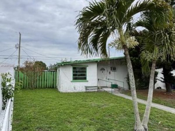 11410 SW 44th St , Miami, FL 33165