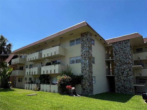 7505 SW 82nd St , Unit 320, Miami, FL 33143