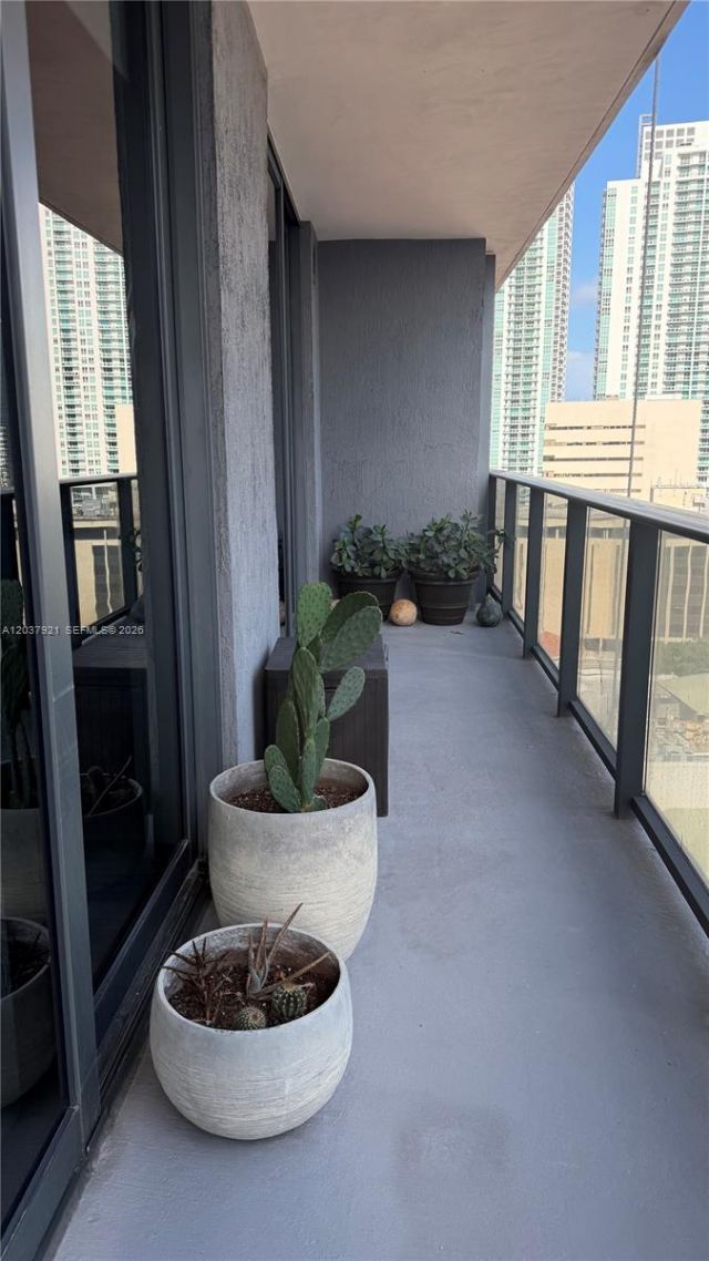 45 SW 9th St , Unit 1106, Miami, FL 33130 Photo