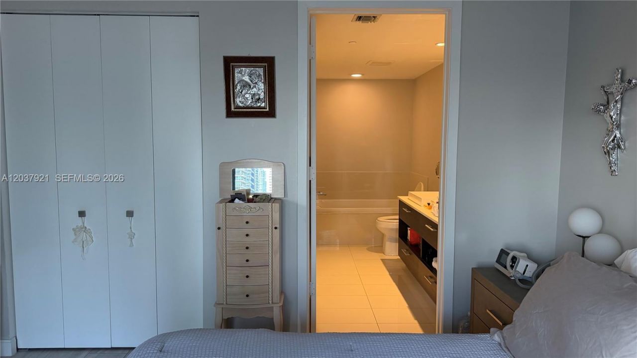 45 SW 9th St , Unit 1106, Miami, FL 33130 Photo