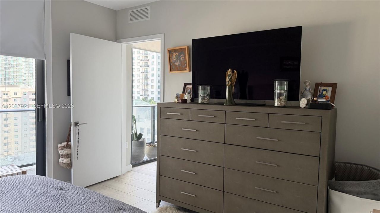 45 SW 9th St , Unit 1106, Miami, FL 33130 Photo