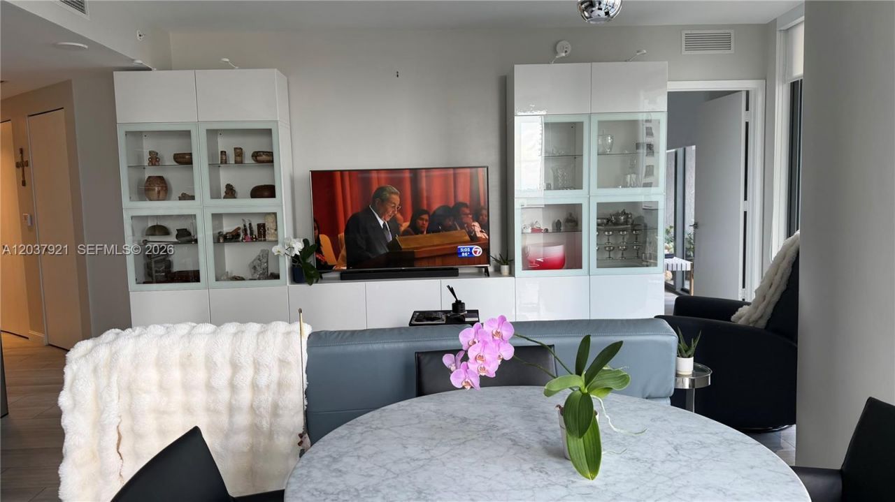 45 SW 9th St , Unit 1106, Miami, FL 33130 Photo