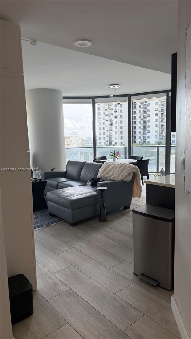 45 SW 9th St , Unit 1106, Miami, FL 33130 Photo