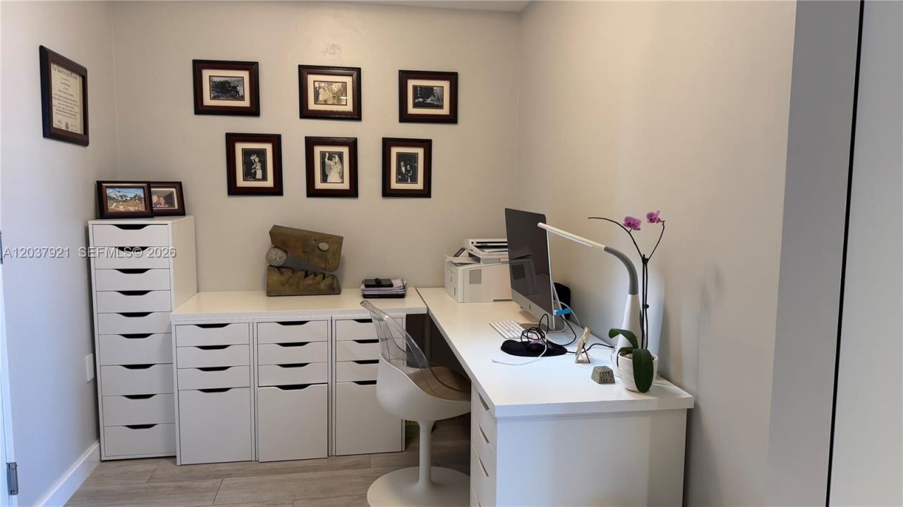 45 SW 9th St , Unit 1106, Miami, FL 33130 Photo
