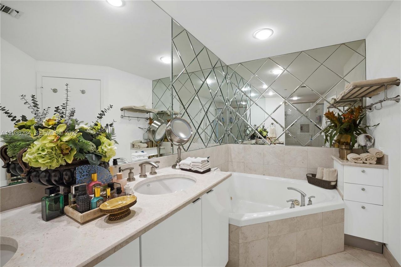 901 Brickell Key Blvd , Unit 2408, Miami, FL 33131 Photo