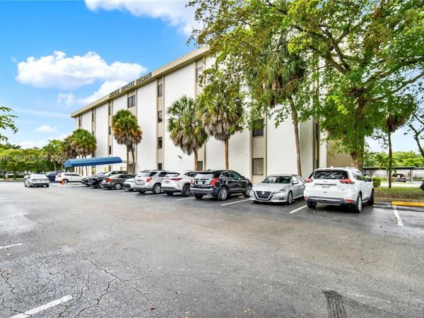 4101 NW 4th St, Plantation, FL 33317